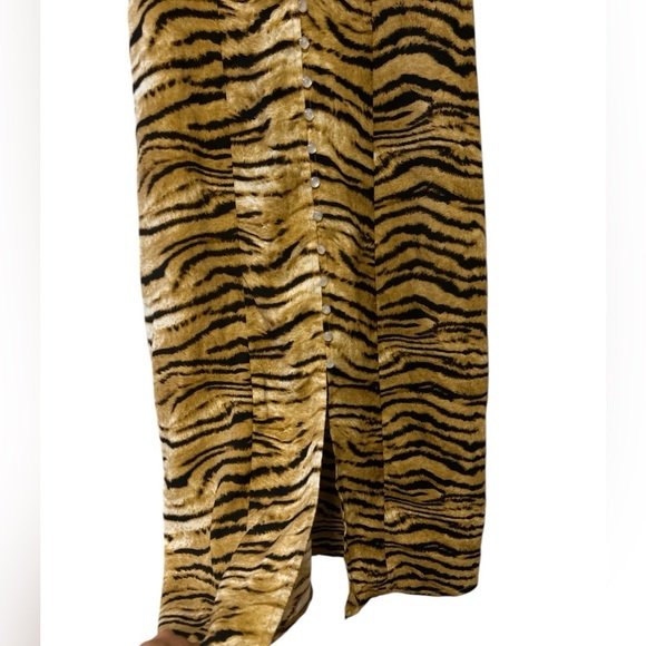 PrettyLittleThing Tiger Print Midi Slip Dress - Picture 2 of 4